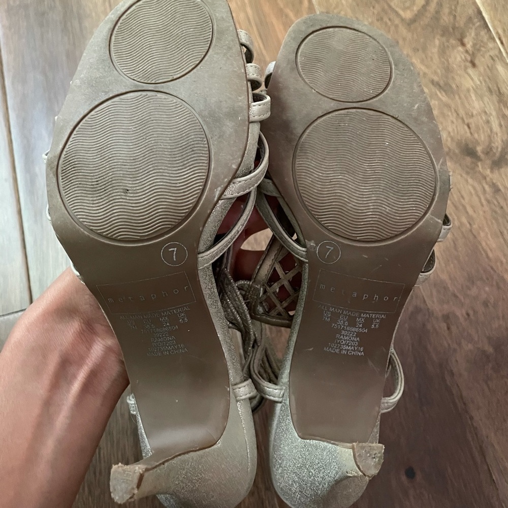 Heels - Picture 2 of 3